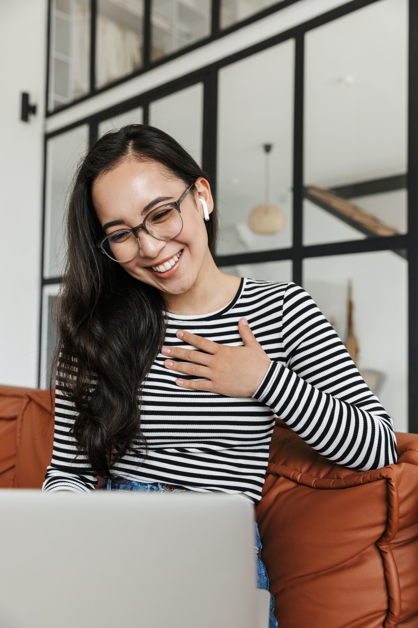 Attractive young asian business woman